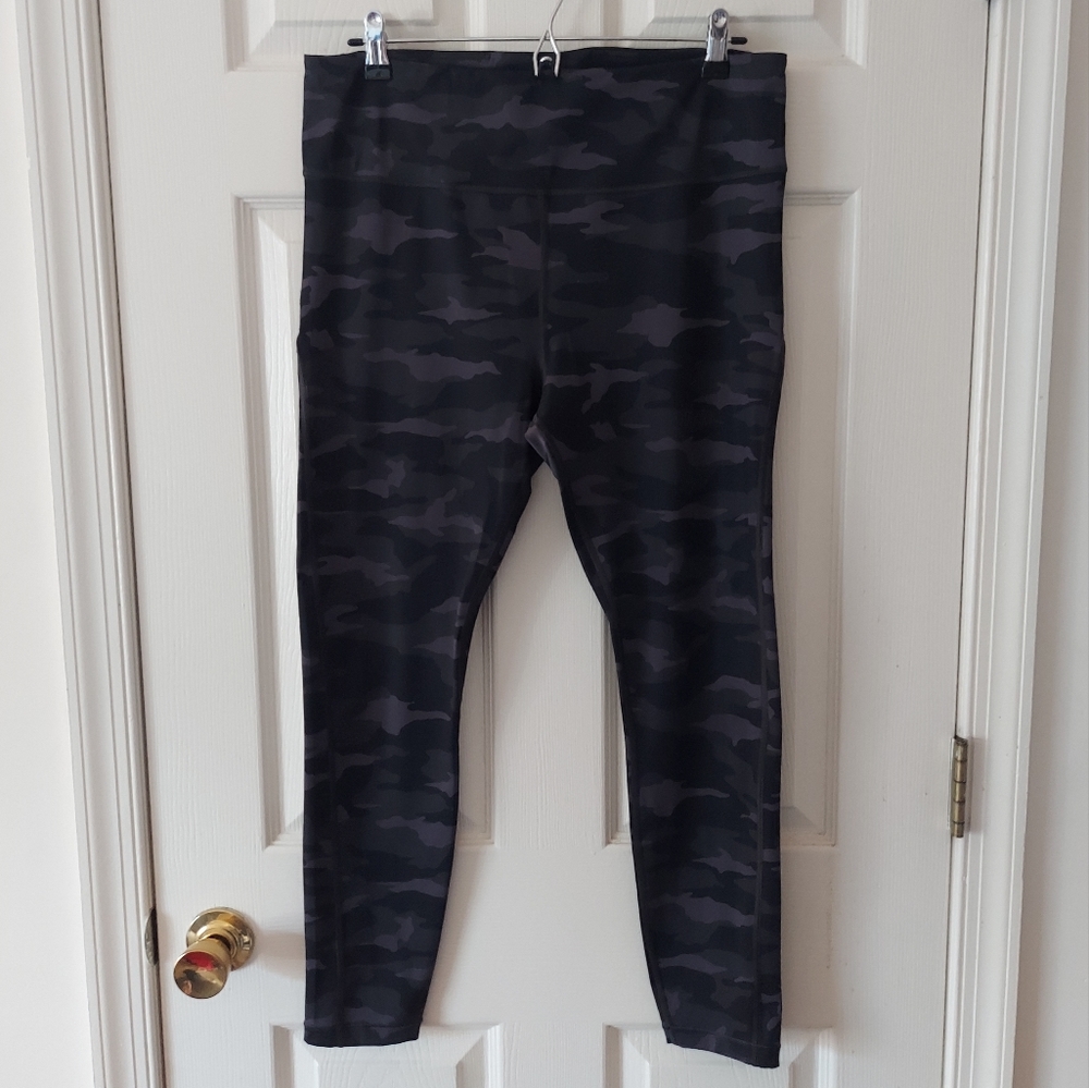 Athleta Black High Rise Ultimate Stash Pocket Camo 7/8 Tight Size LT TALL